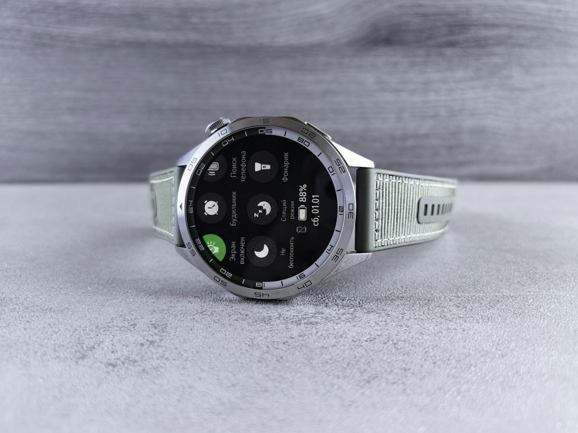 Huawei Watch 5: Smartwatch Canggih dengan Pengukuran Presisi lewat Ujung Jari dan EKG